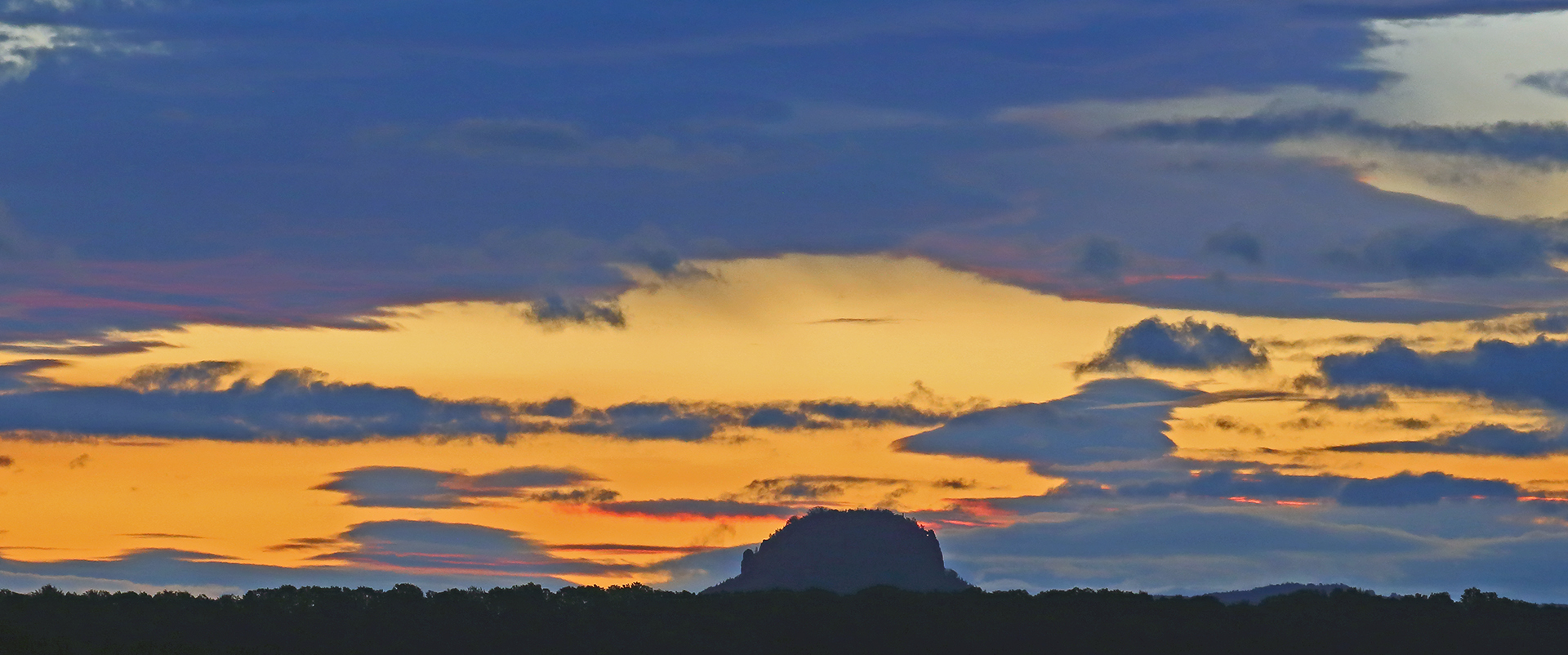 Der Himmel beim Lilienstein in der Sächsischen Schweiz wurde immer farbenfroher...