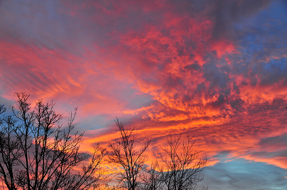 Der Himmel brennt.