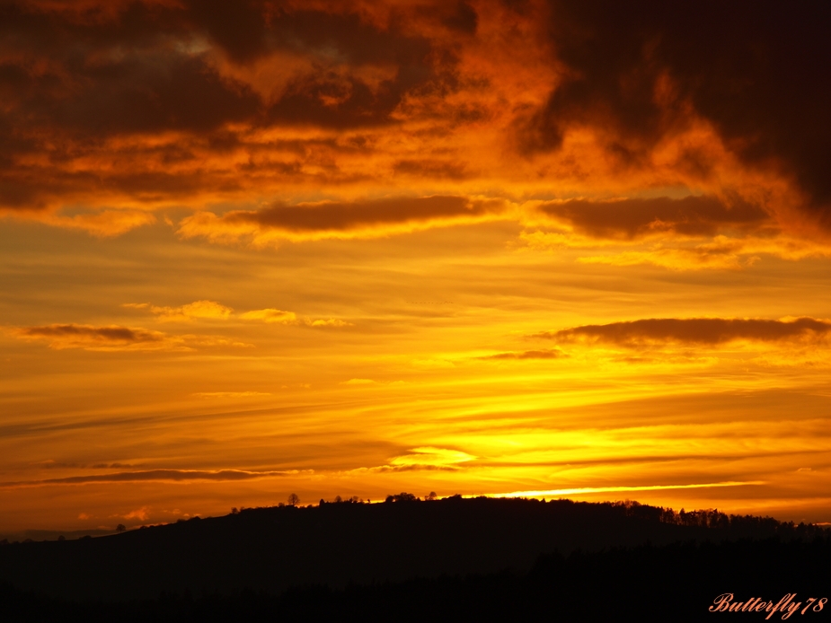 Der Himmel brennt!