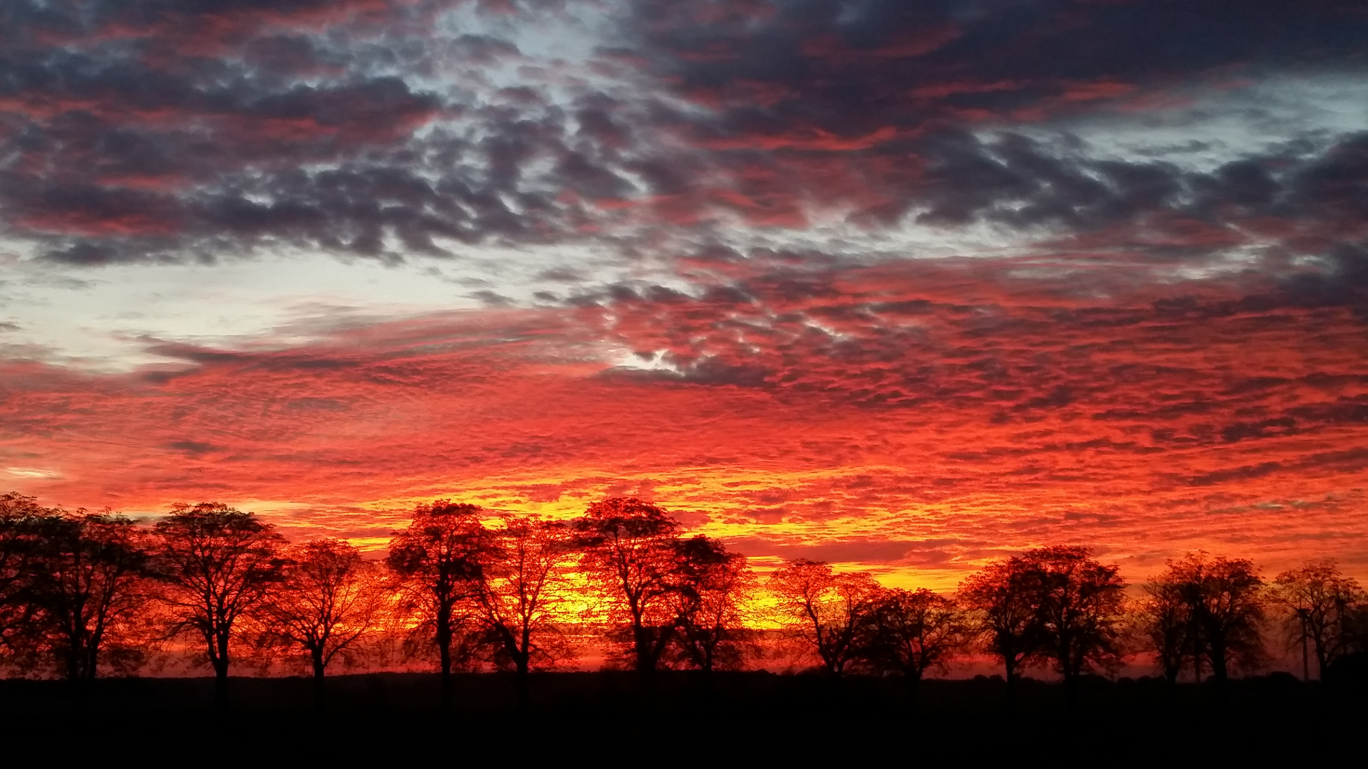 Der Himmel brennt