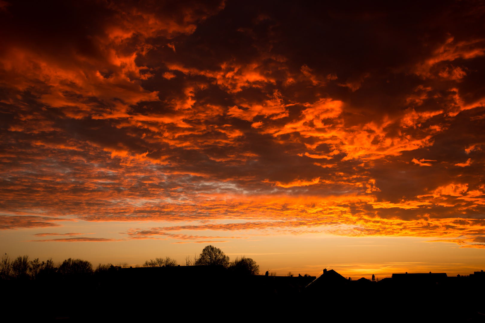 Der Himmel brennt