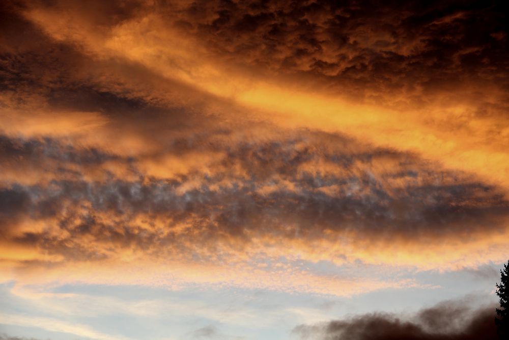 Der Himmel brennt von Mario Dind 