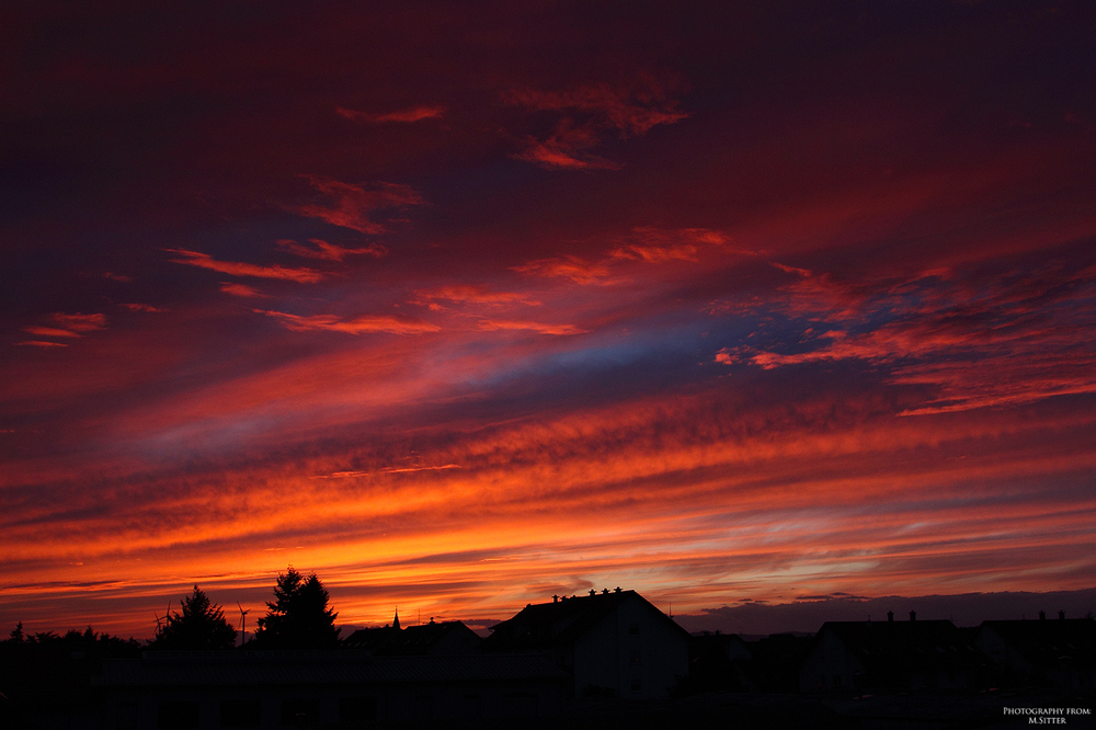 Der Himmel brennt.