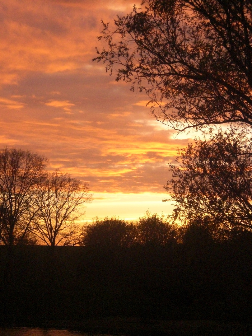 Der Himmel brennt, die Engel fliehn.....