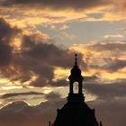 der Himmel brennt; hinter der Frauenkirche