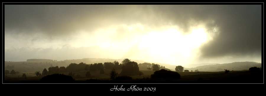 Der Himmel brennt im Naturschutzgebiet Hohe Rhön