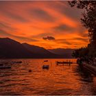 Der Himmel brennt über dem Lago de Iseo
