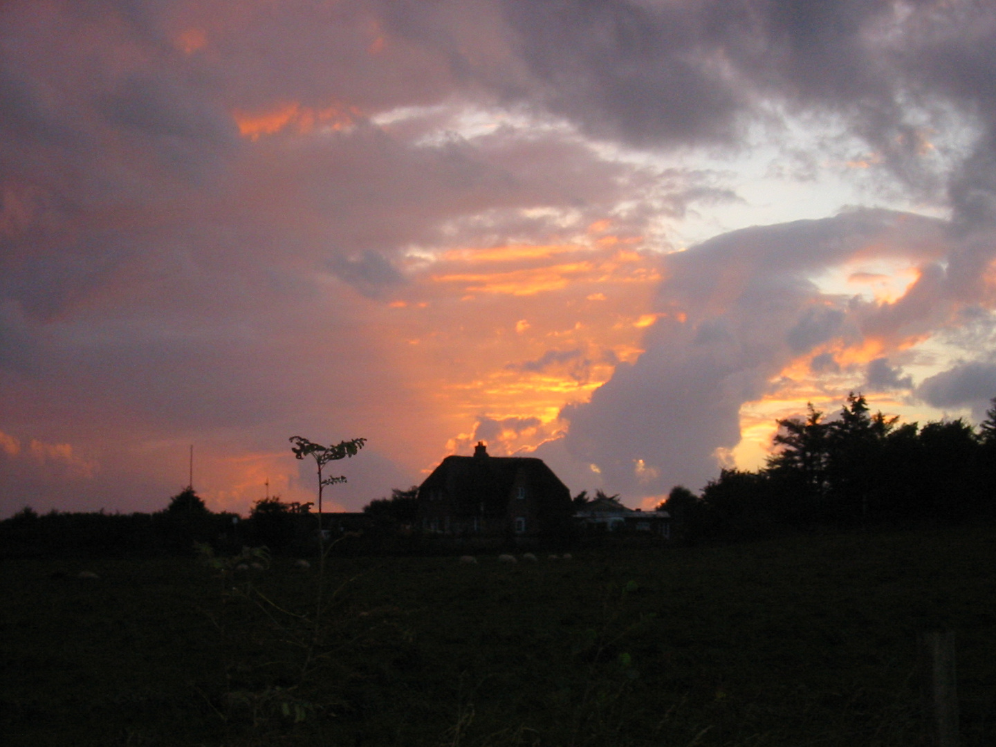 Der Himmel brennt über Keitum....