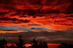 Der Himmel brennt über Saarbrücken