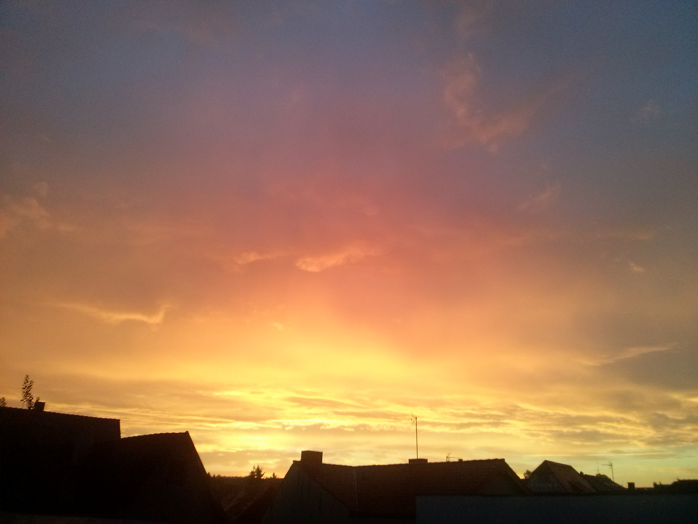 Der Himmel brennt um 8 Uhr heute früh...Sonnenaufgang