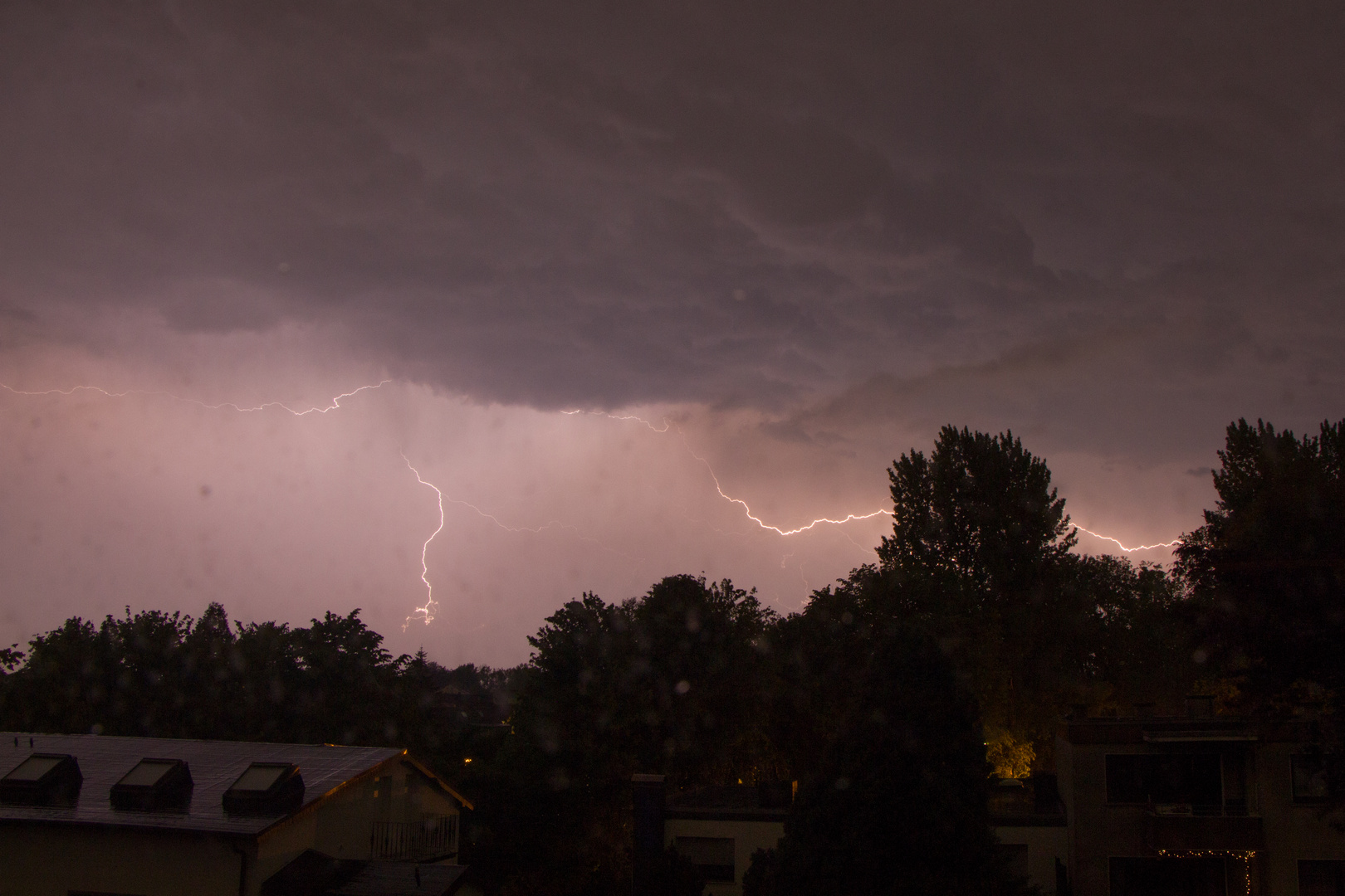 Der Himmel entlädt sich