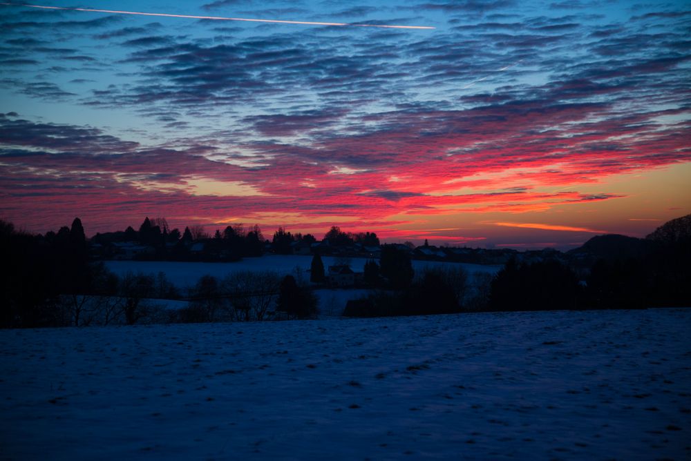 Der Himmel glüht über dem Bergischen Land