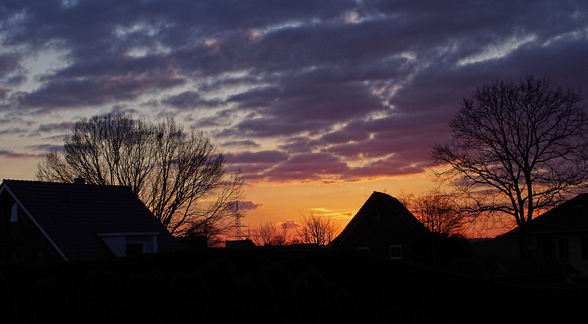 Der Himmel glüht zur goldenen Stunde! (6. März, 18 Uhr)