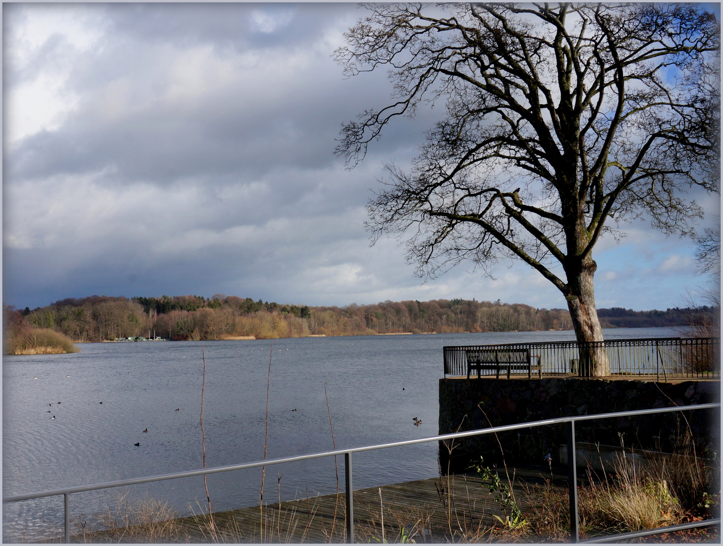 Der Himmel hängt voller Regenwolken