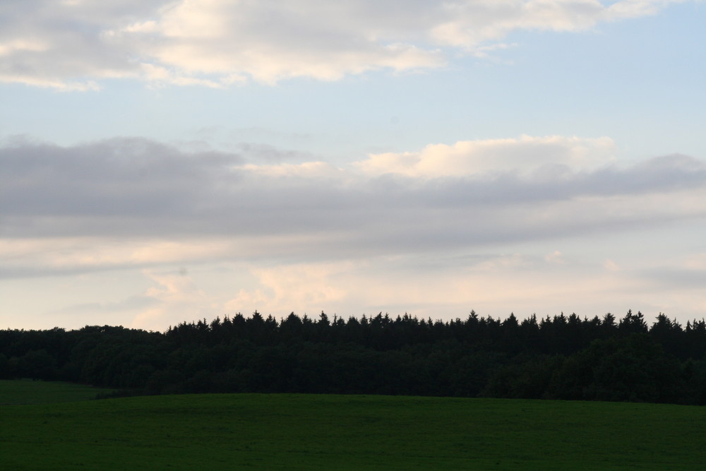 Der Himmel ist leicht Rosa gefärbt