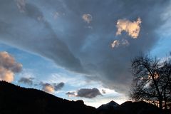 Der Himmel kurz vor Sonnenuntergang - die Drei Schwestern in Vorarlberg (2052m) . . .