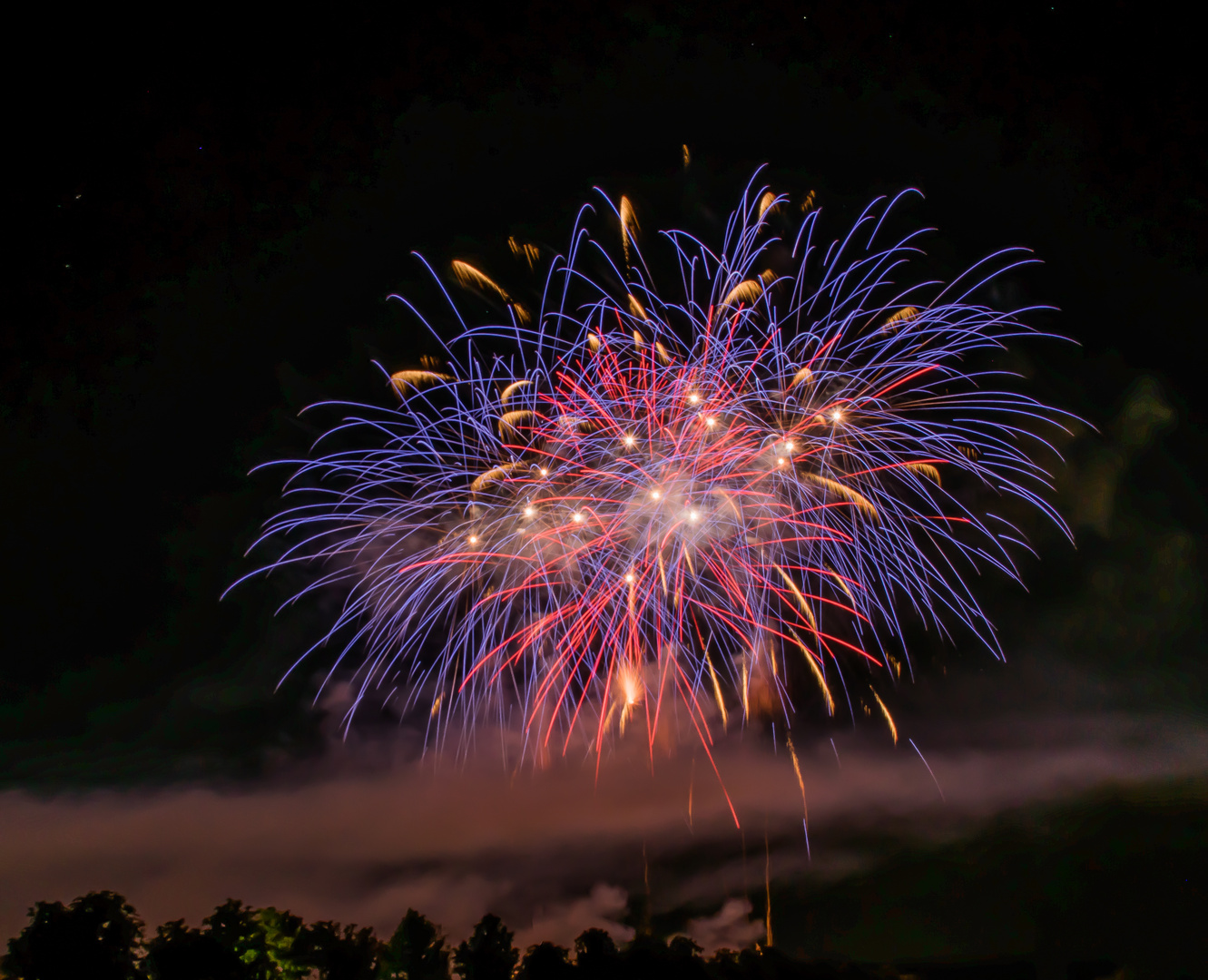 DER HIMMEL LEUCHTET