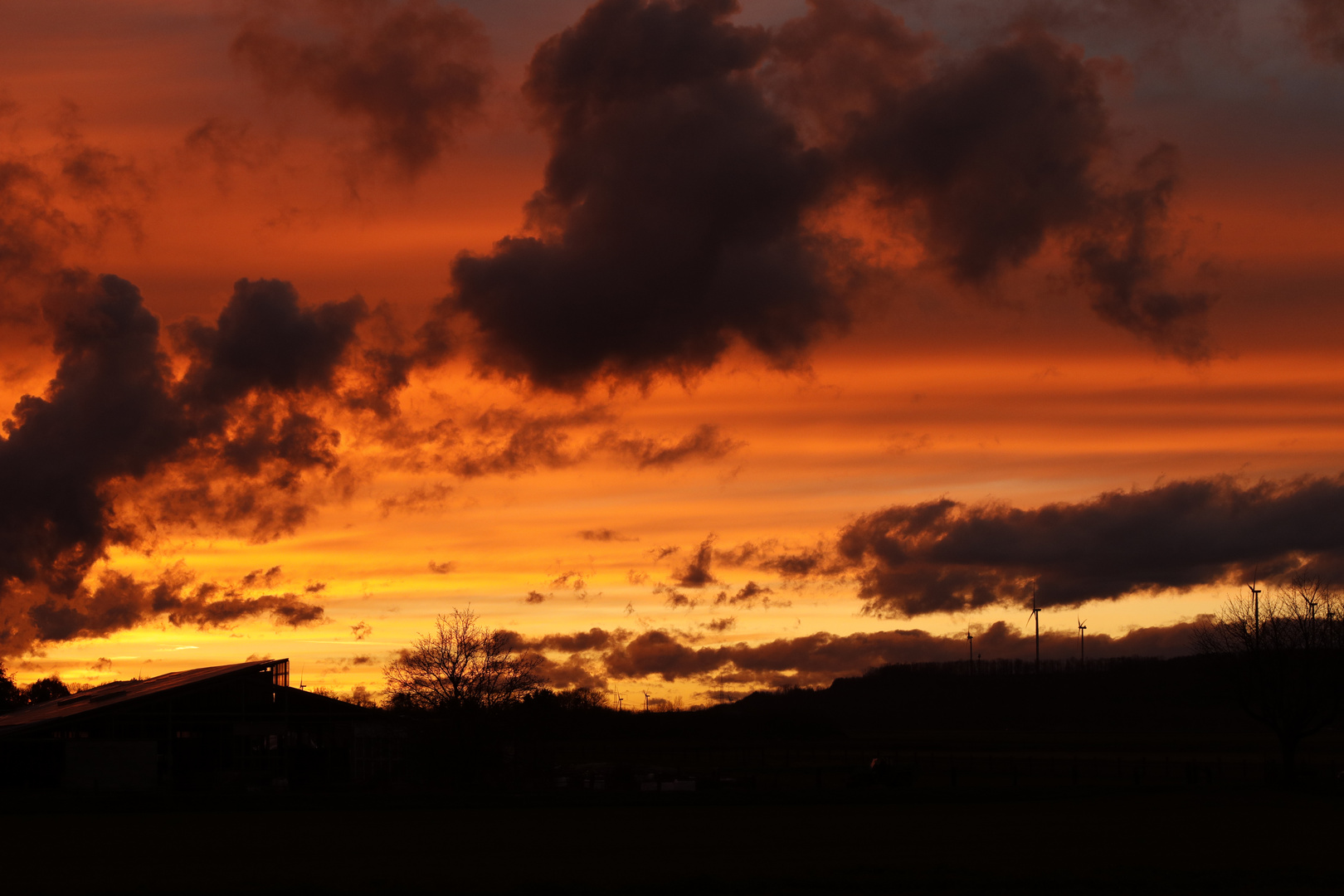 der Himmel scheint zu brennen