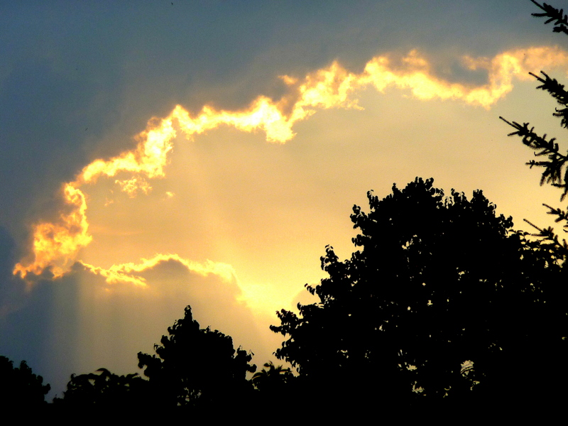 Der Himmel tut sich auf....... unheimlich!