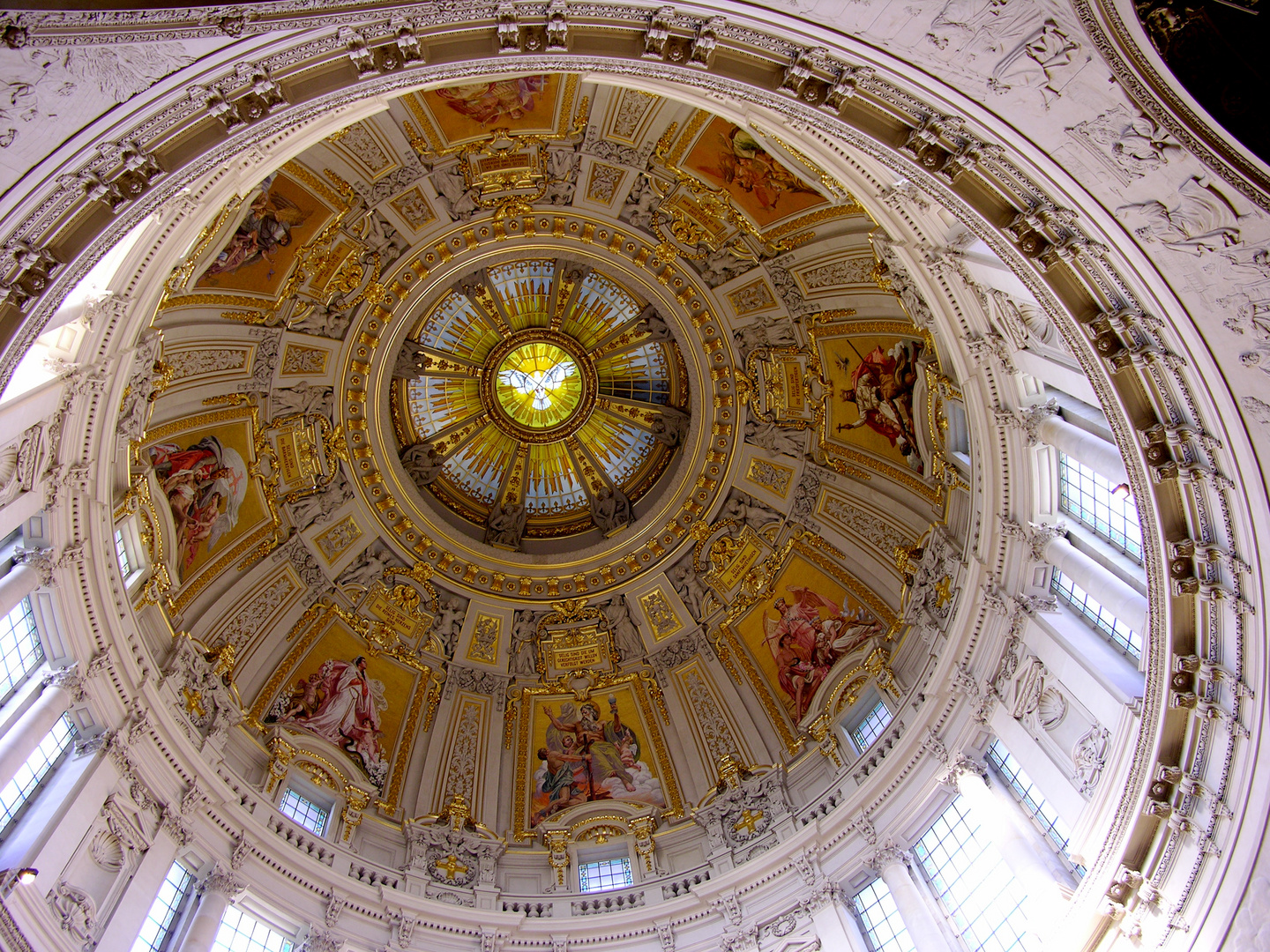 Der Himmel über Berlin...im Berliner Dom.