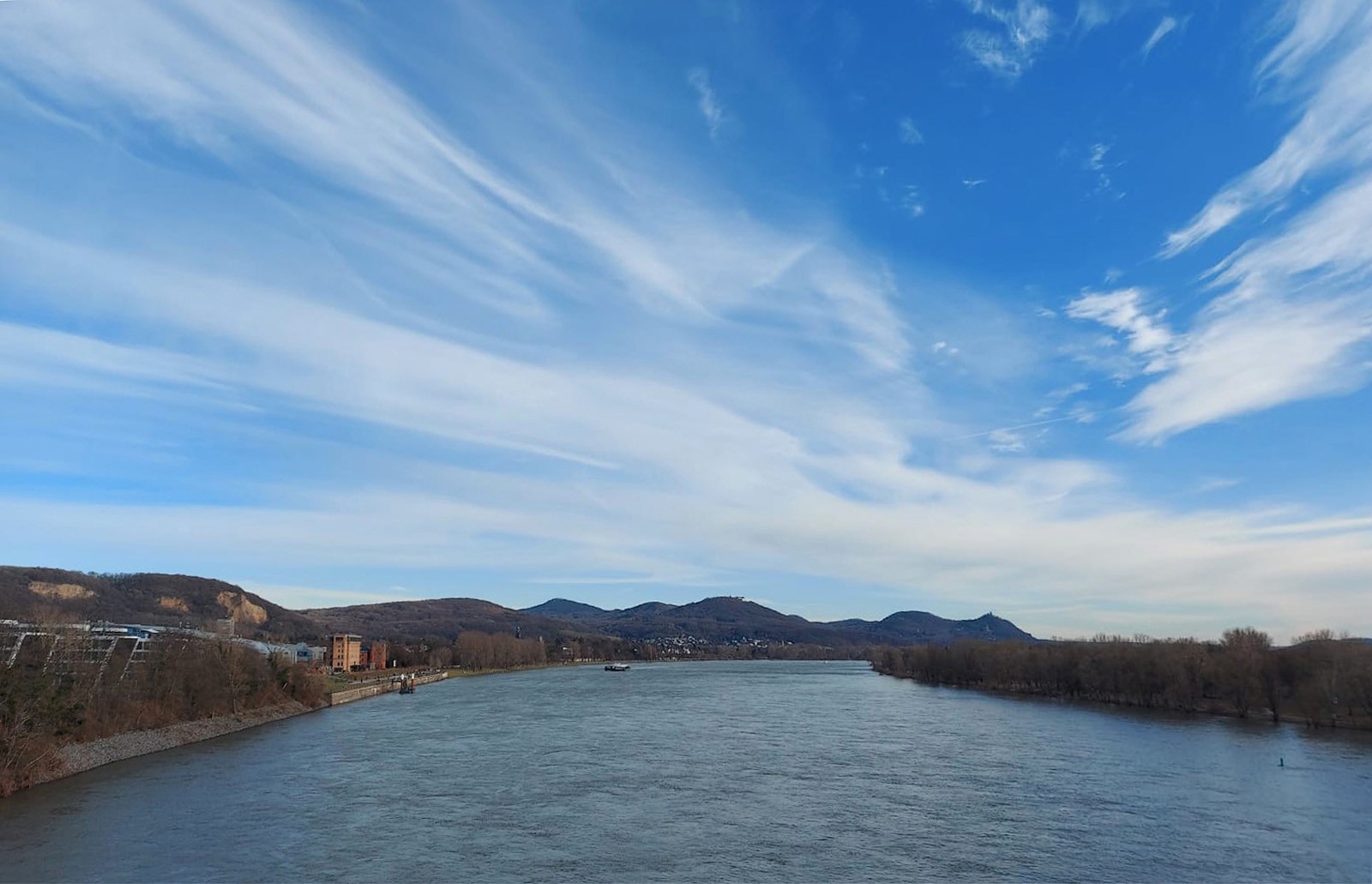  Der Himmel über dem Rhein