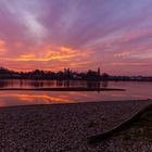 Der Himmel über dem Rhein brennt