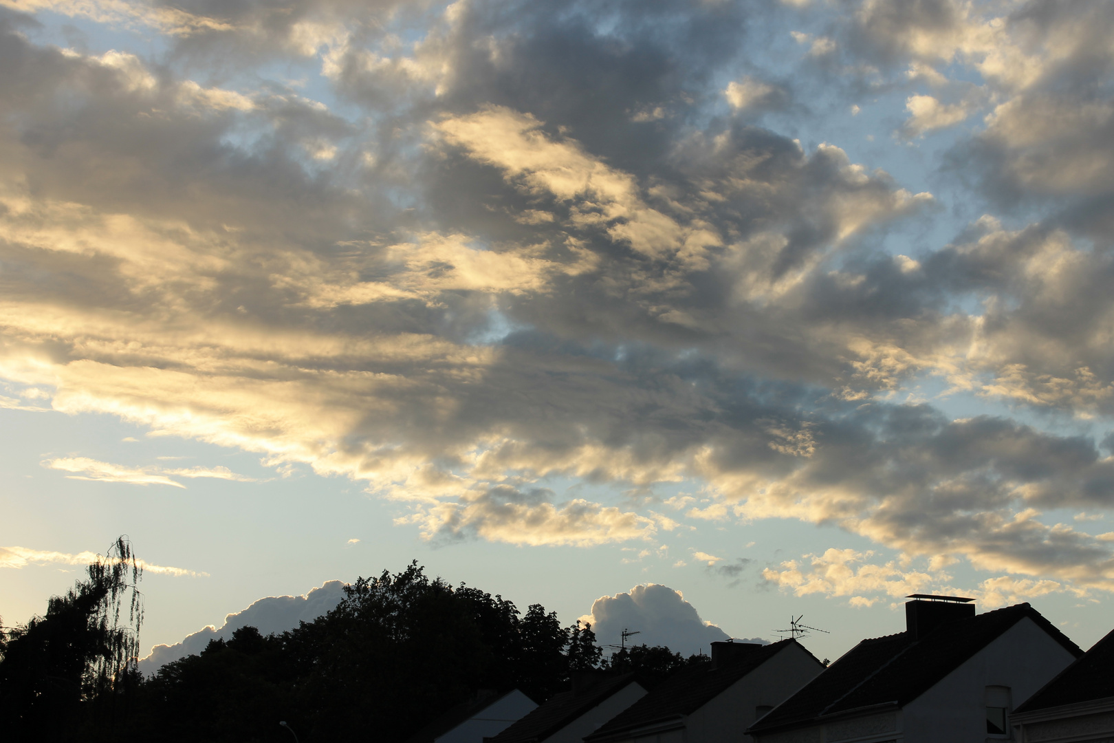 Der Himmel über uns...