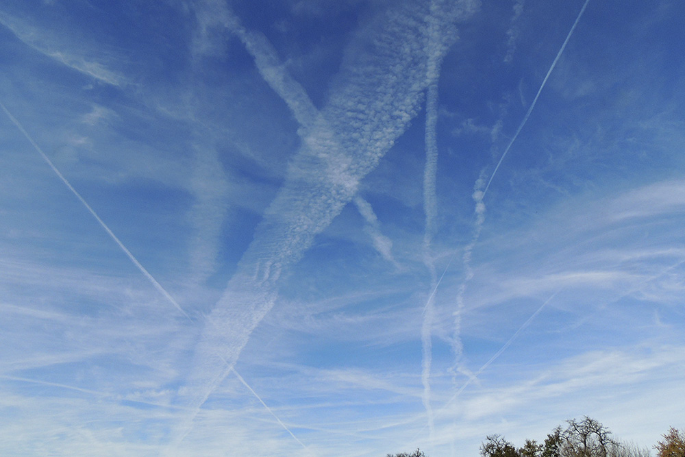 der Himmel voller Chemtrails