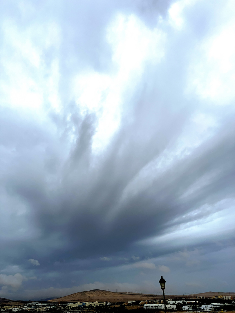 Der Himmel vor dem Unwetter auf den Kanaren 