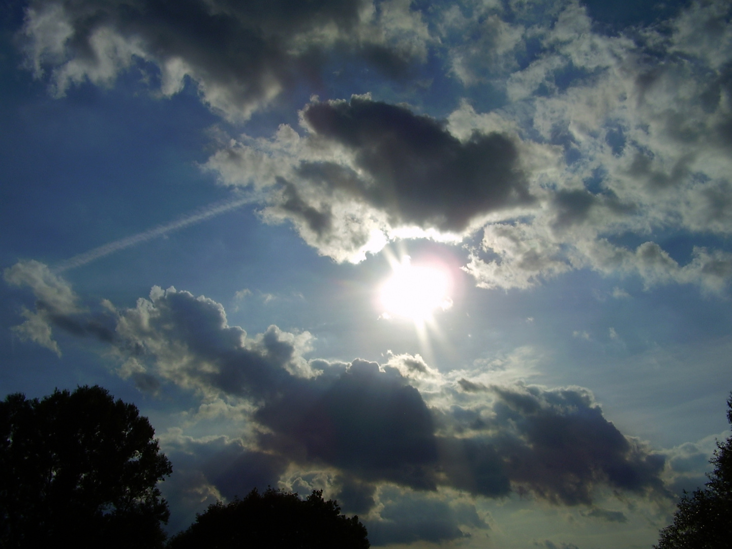 Der Himmel wird erst schön durch ein paar Wolken ...