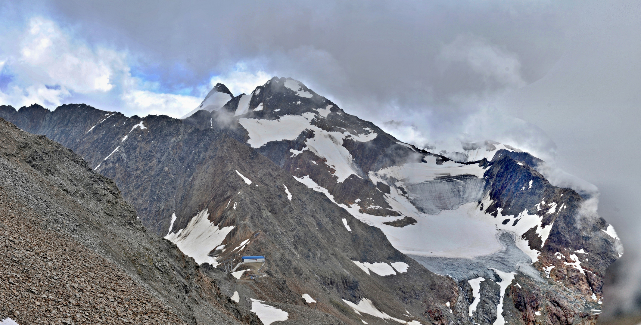 der hintere Gipfel ist das Zuckerhütl 3507 m