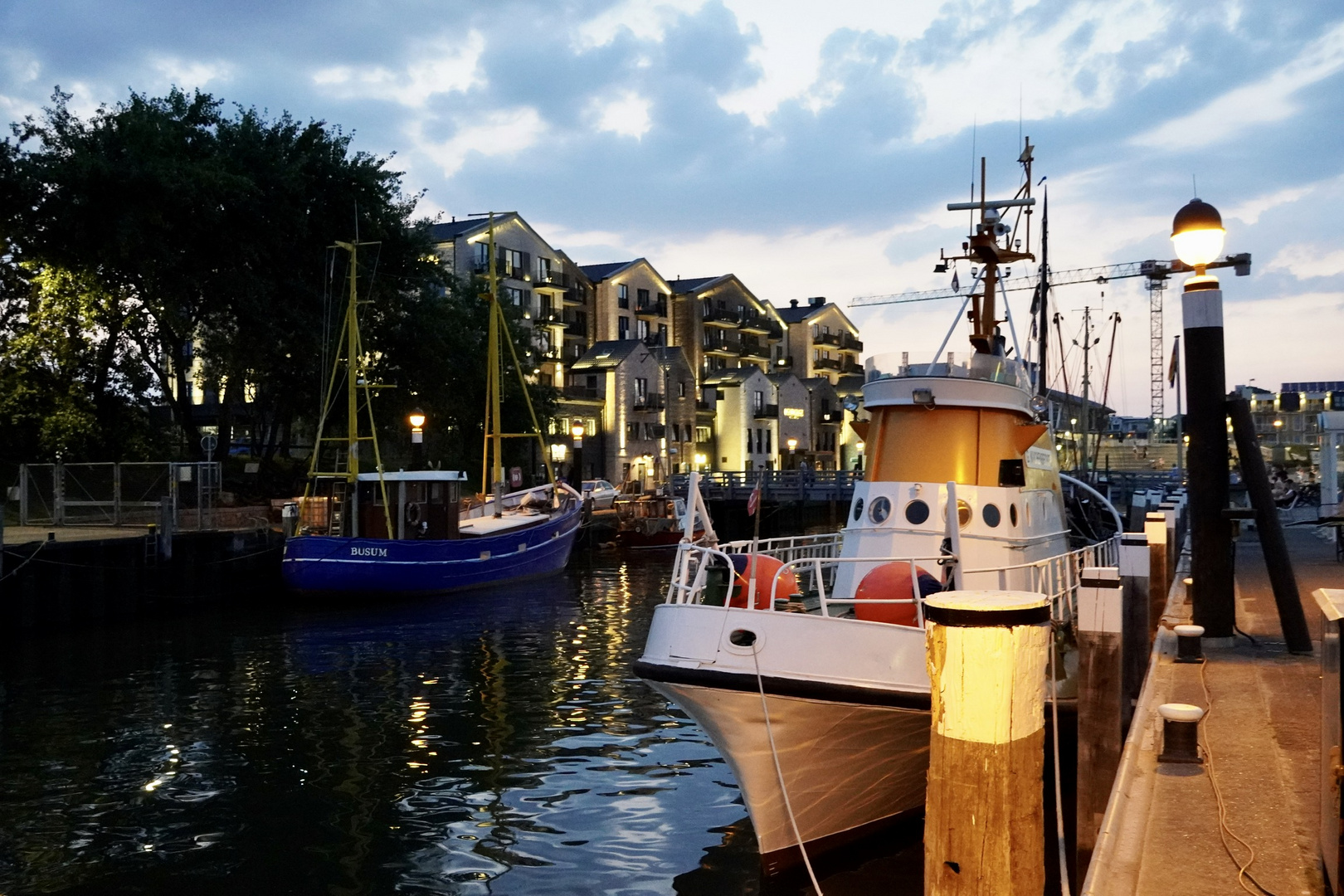 Der historische Hafen in Büsum (1)