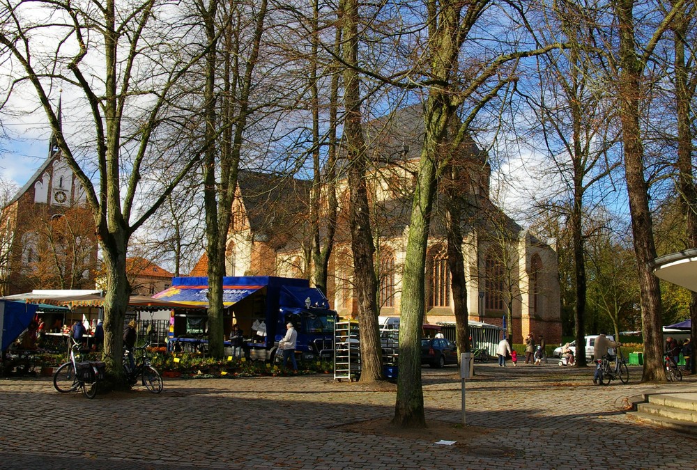 Der historische Marktplatz in Norden.........