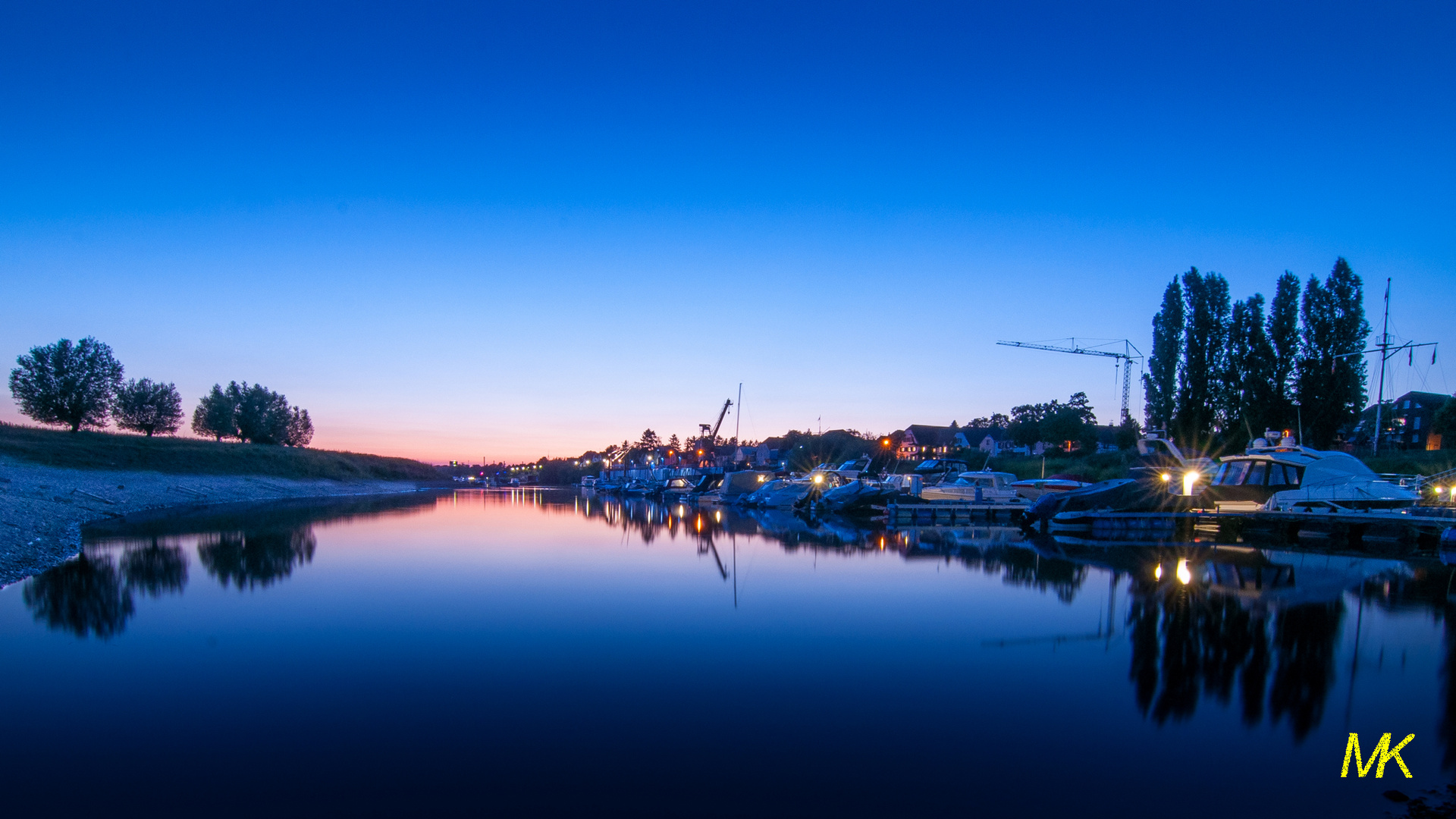 Der Hitdorfer Hafen zur Blauen Stunde