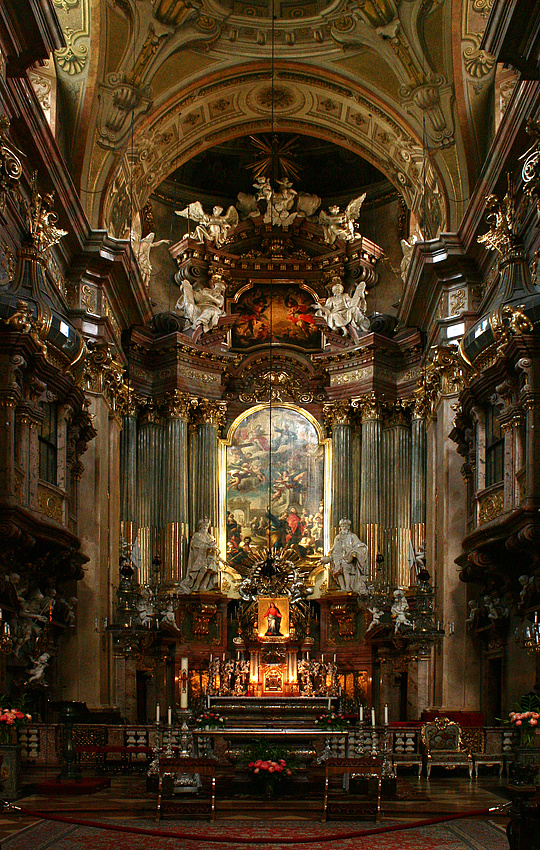 Der Hochaltar in der Peterskirche