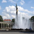 Der Hochstrahlbrunnen und das Heldendenkmal der Roten Armee