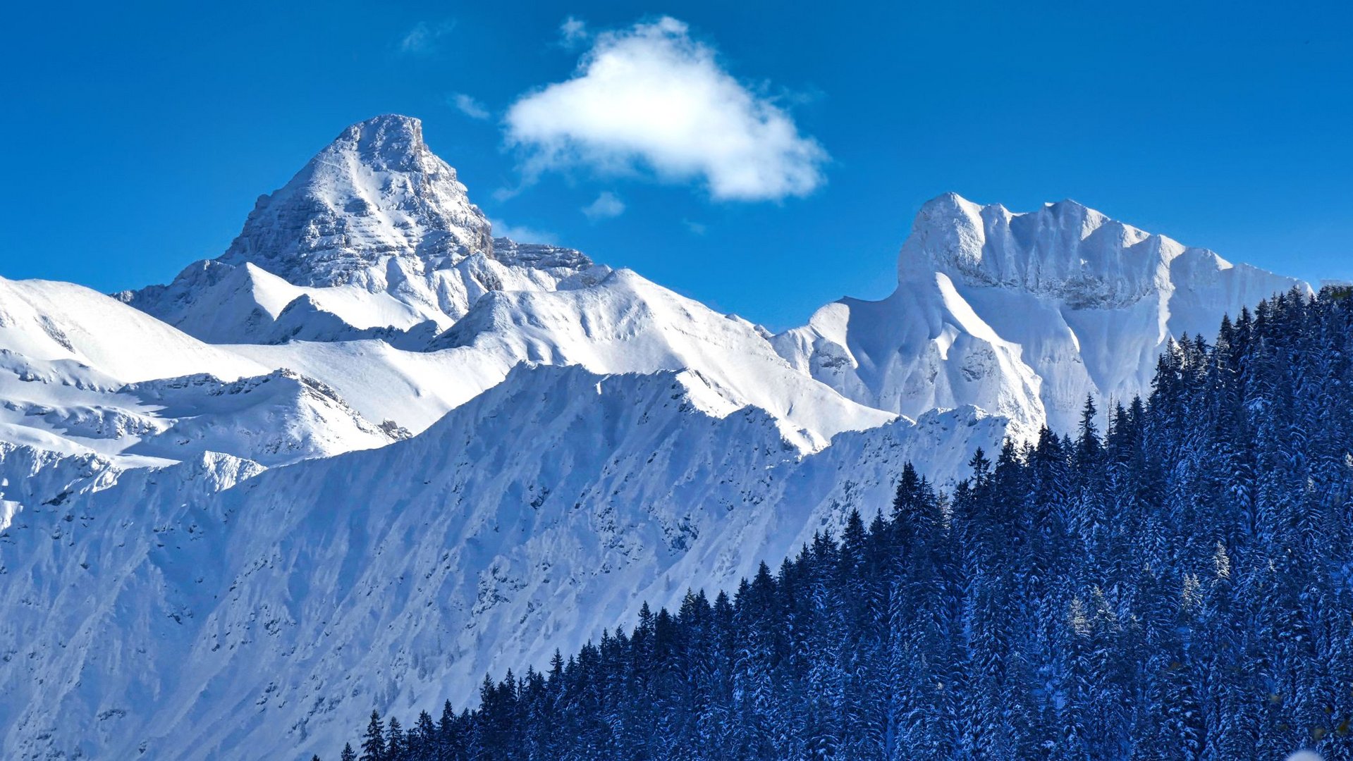 der Hochvogel links und der Schneck