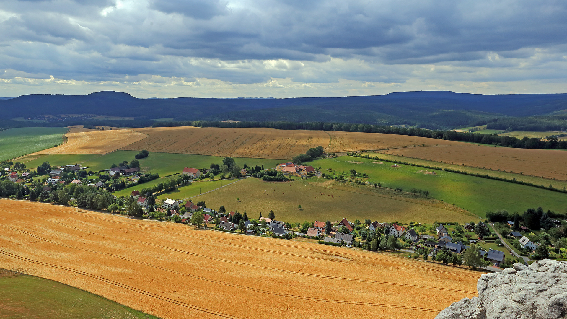 Der höchste deutsche mit dem höchsten böhmischen Gipfel des Elbsandtsiengebirges vereint...    