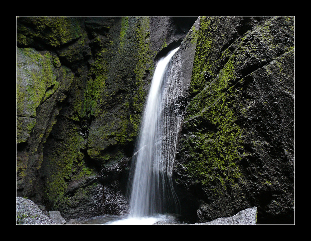 Der Höhlenwasserfall Stakkoltsgja