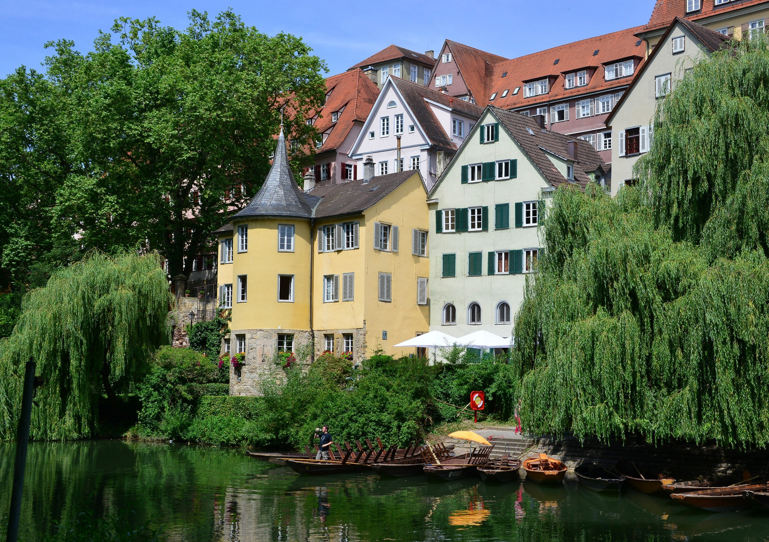 Der Hölderlinturm am Neckar in Tübingen