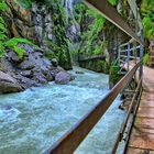 Der hölzerne Weg durch die Schlucht