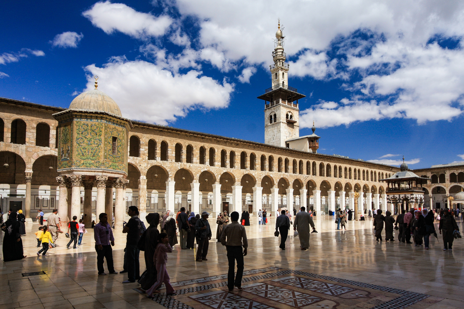 Der Hof der Omayyaden-Moschee von Damaskus (2 ...