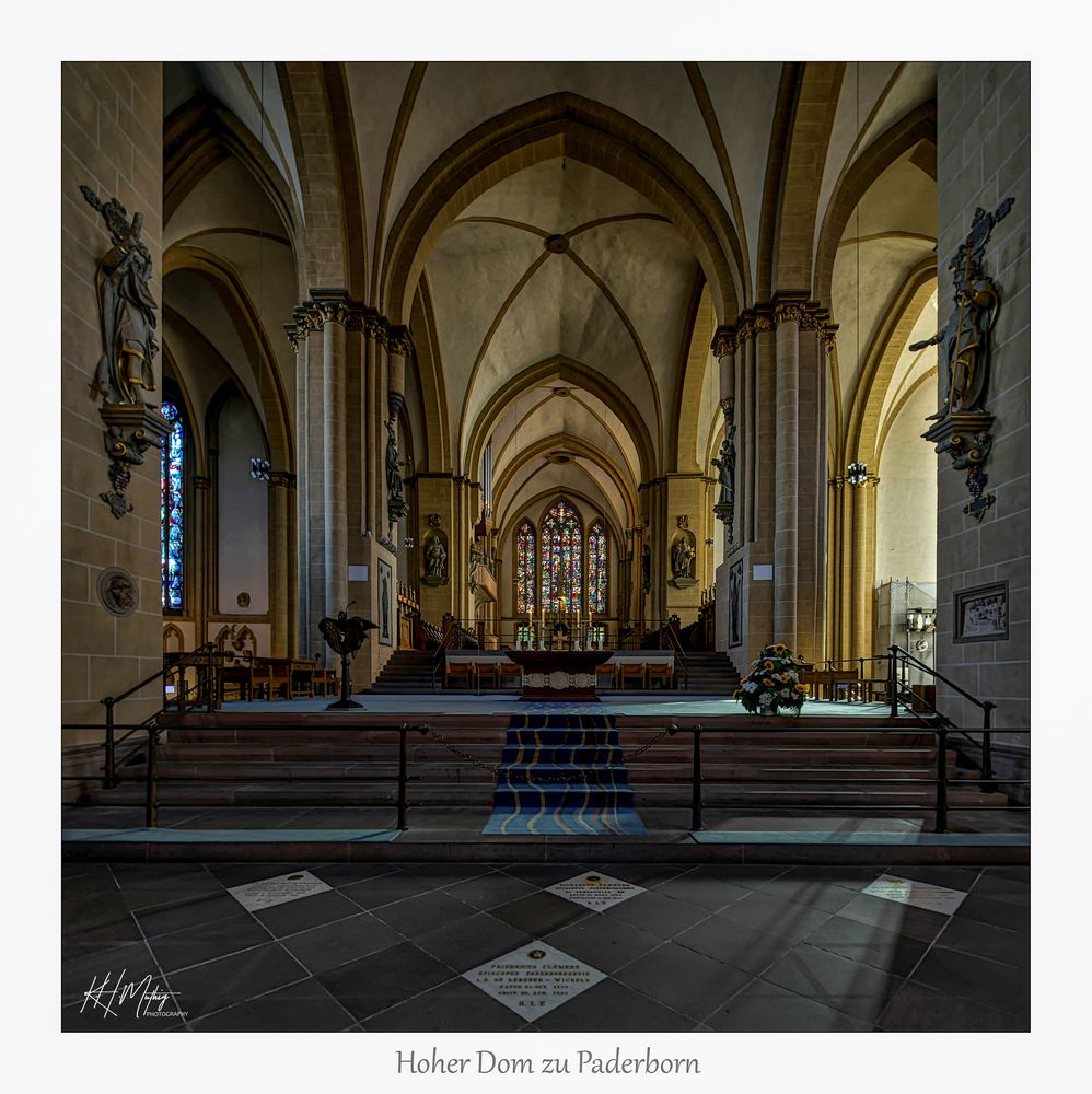  Der Hohe Dom zu Paderborn " Gott zu Gefallen..."