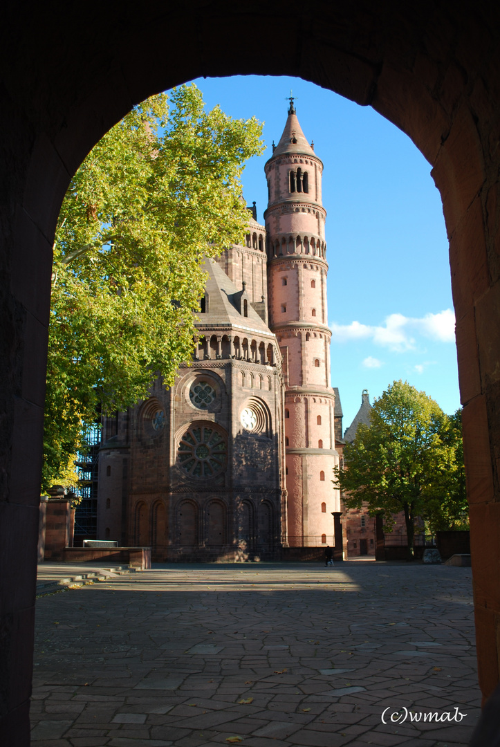 Der Hohe Dom zu Worms im Herbst