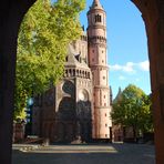 Der Hohe Dom zu Worms im Herbst