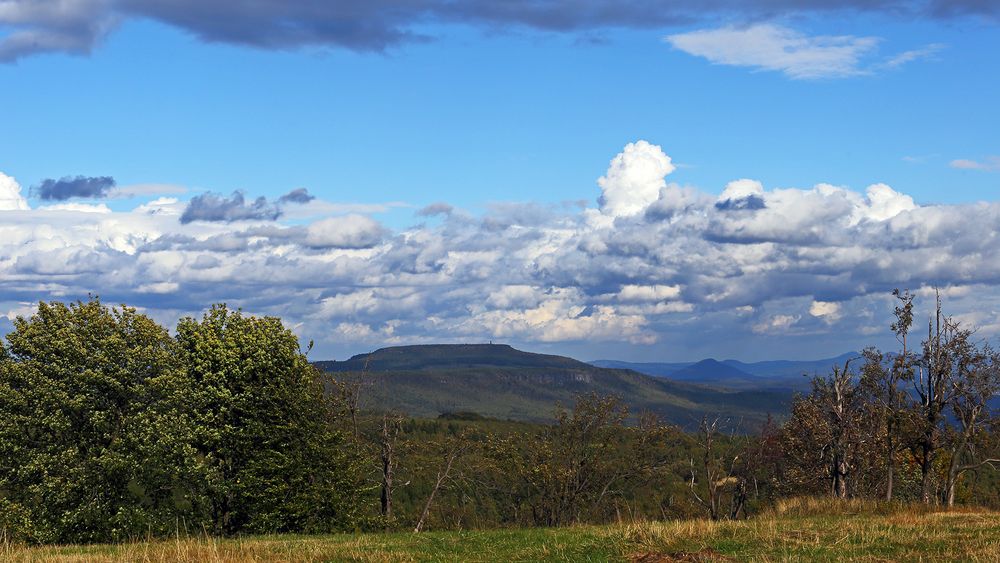 Der Hohe Schneeberg mit schönem Wolkenschmuck...