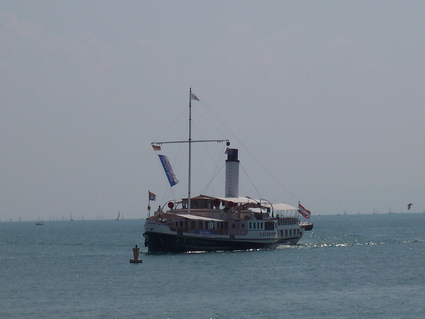 Der Hohentwiel vor Friedrichshafen