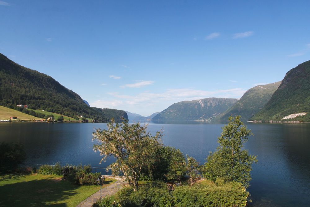 Der Hornindalsvatnet im Morgenlicht