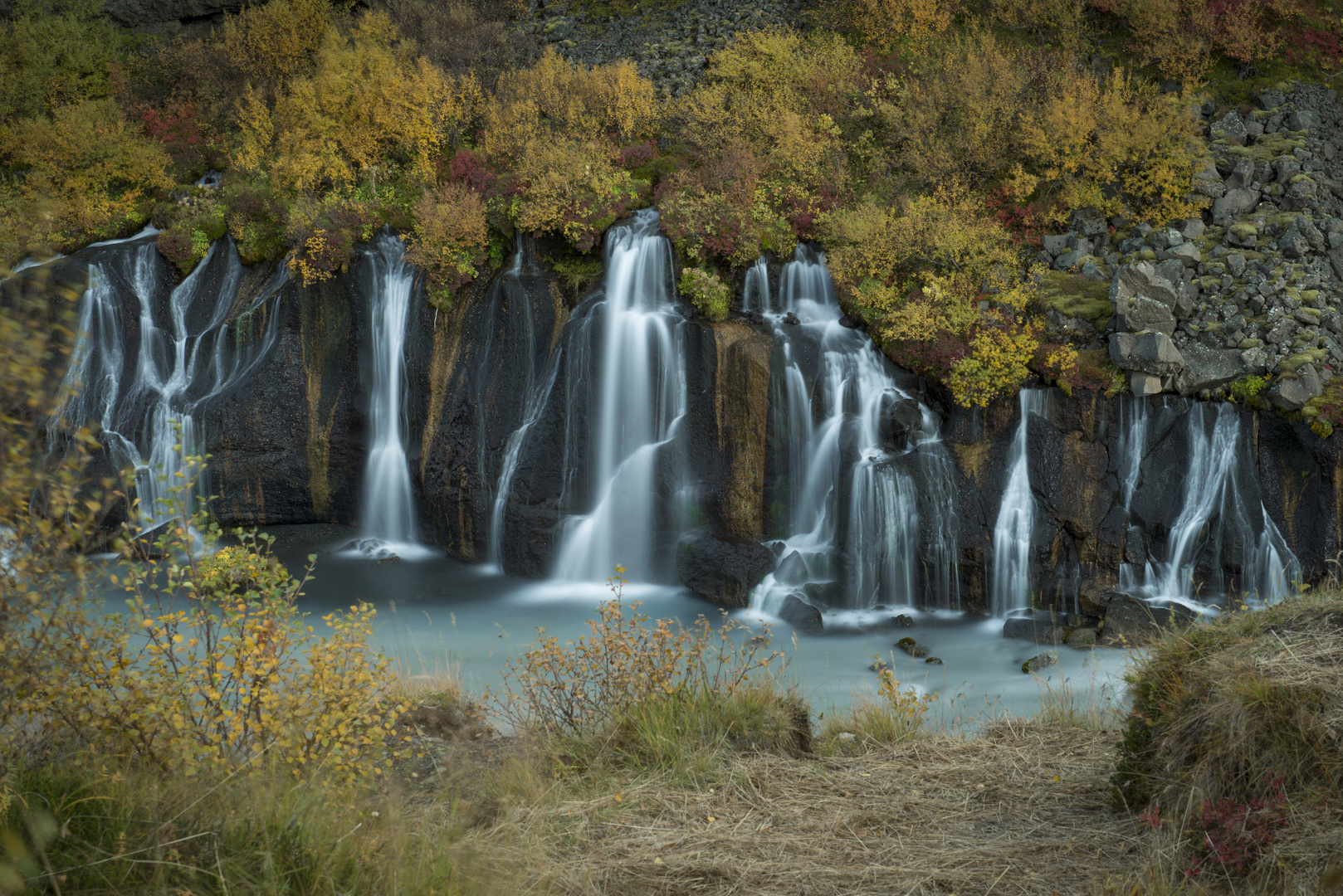 Der Hraunfossar - Wasserfälle ohne Ende