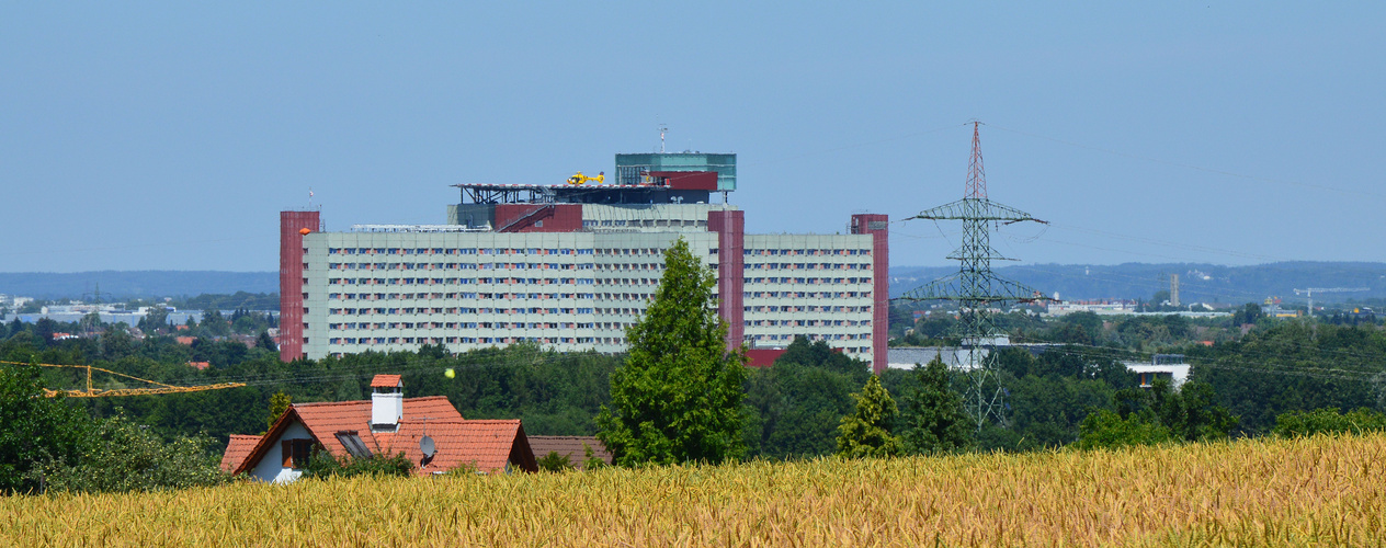 Der Hubschrauber steht zum Einsatz bereit: Auf dem Zentralklinikum in Augsburg